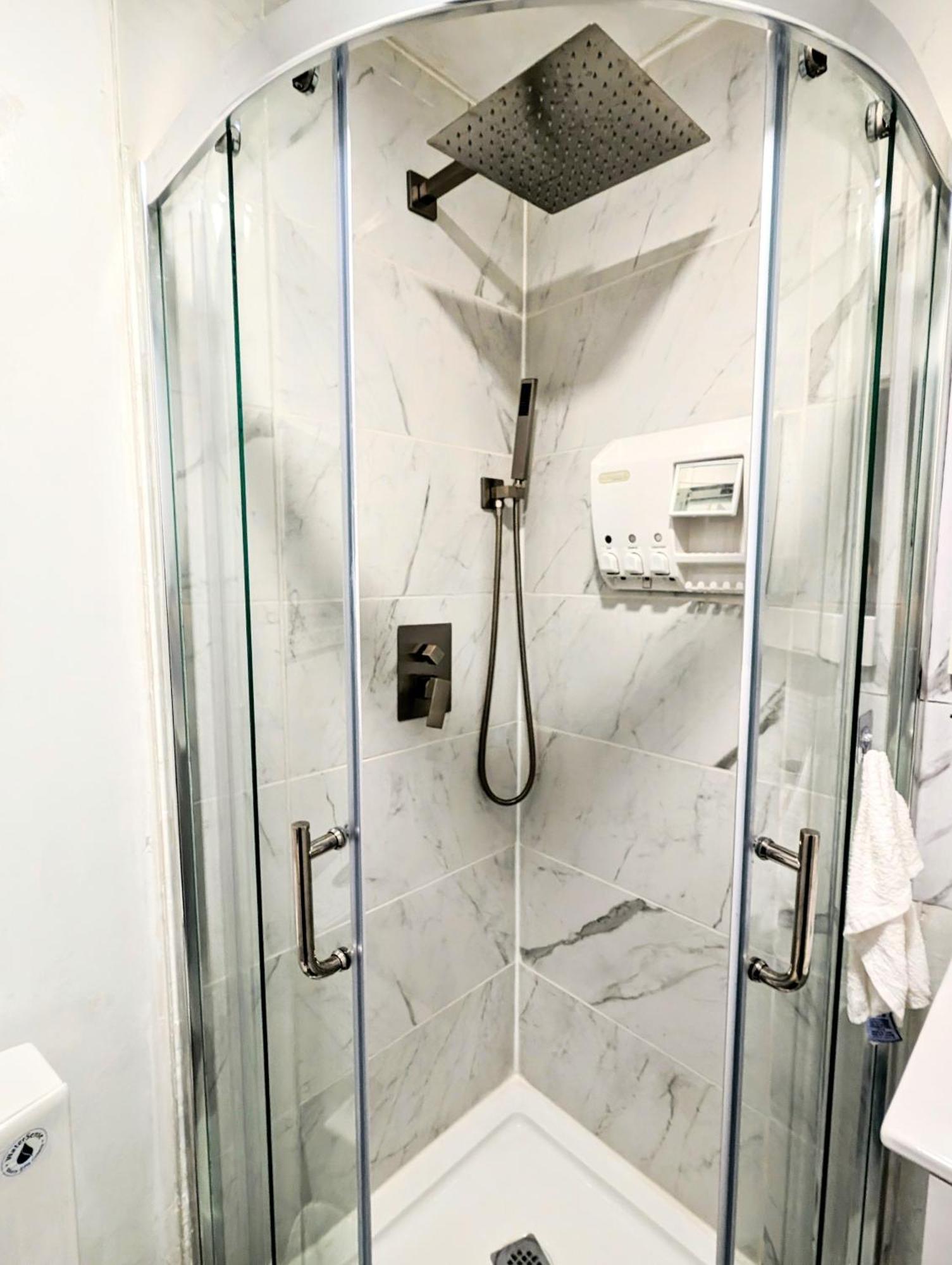 Renovated Cozy Bedroom With Private Washroom Toronto Kültér fotó